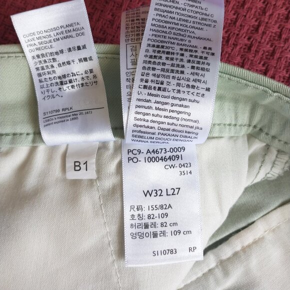 Levi's Women's Essential Chino Ankle Pants Mid Rise in Sea Foam Green NWT - Picture 10 of 13